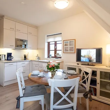 Haus Mittelstr Whg 3 Og Links *